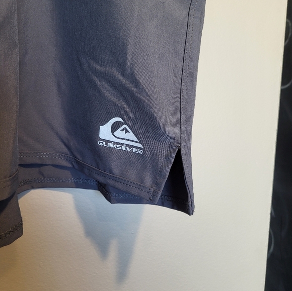 NEW- Quiksilver Gray Men's Shorts, Size XXL - Picture 3 of 8